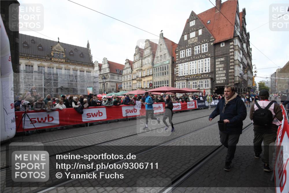 05.10.2025 - 20. swb-Marathon Bremen Yannick Fuchs http://msf.ph/oto/9306711 05.10.2025 10:52:49 Ziel 9214, 9581, 10833, 11012, 11382, 11417, 11587 meine-sportfotos.de
