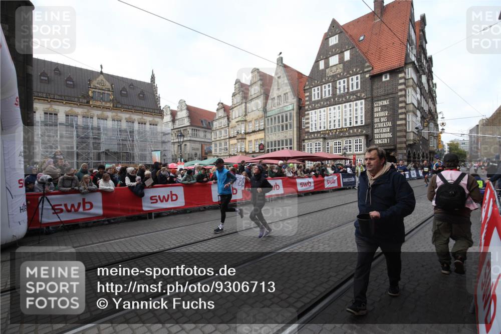 05.10.2025 - 20. swb-Marathon Bremen Yannick Fuchs http://msf.ph/oto/9306713 05.10.2025 10:52:50 Ziel 9214, 9501, 9581, 10308, 10309, 10833, 10997, 11012, 11382, 11417, 11587 meine-sportfotos.de