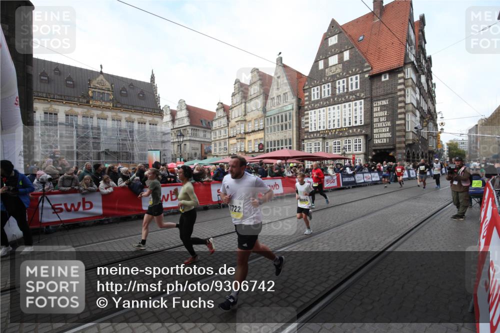 05.10.2025 - 20. swb-Marathon Bremen Yannick Fuchs http://msf.ph/oto/9306742 05.10.2025 10:53:06 Ziel 9187, 9650, 9918, 10064, 10539, 11259, 11398, 11411, 11450, 11722 meine-sportfotos.de