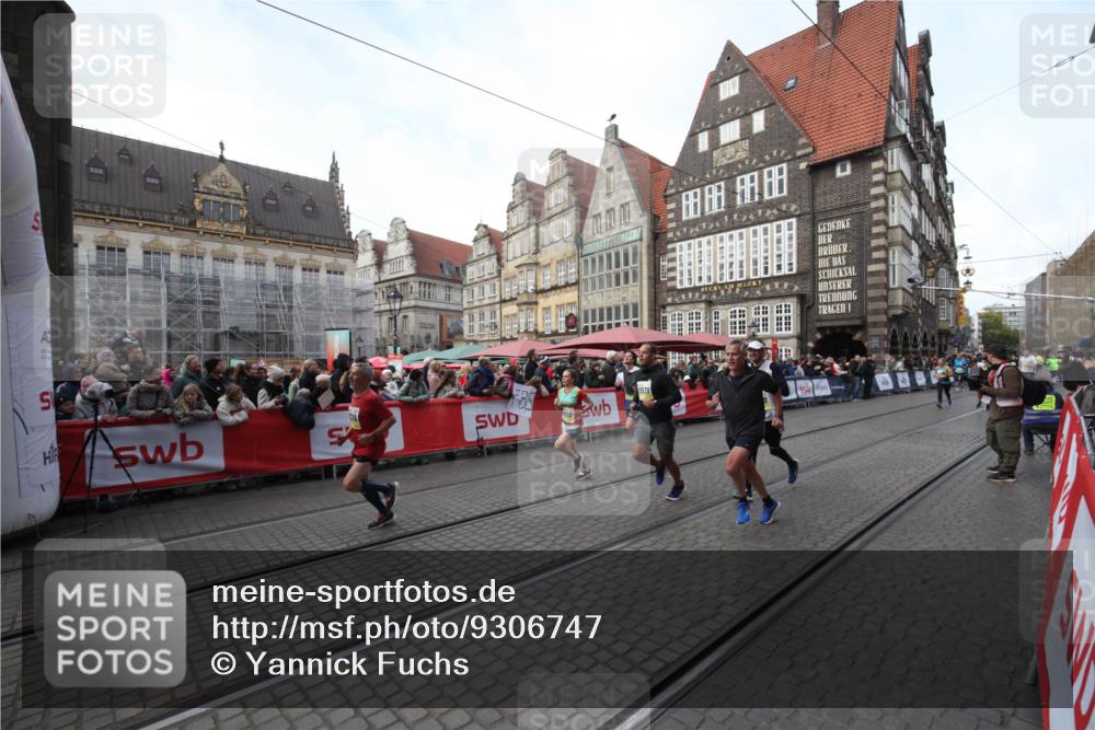 05.10.2025 - 20. swb-Marathon Bremen Yannick Fuchs http://msf.ph/oto/9306747 05.10.2025 10:53:09 Ziel 9650, 10128, 10539, 11259, 11300, 11398, 11411 meine-sportfotos.de