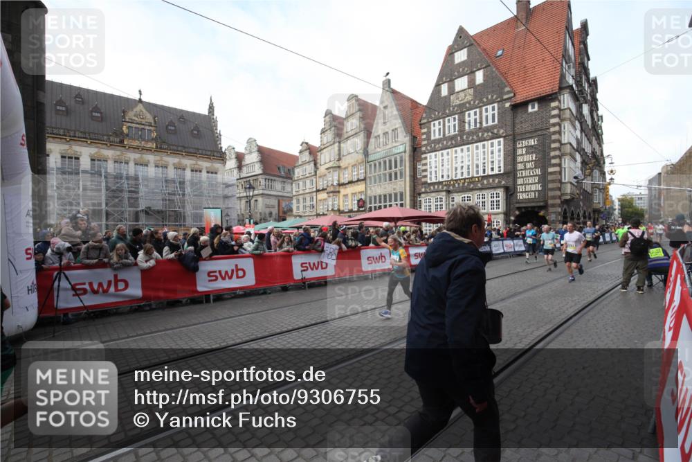 05.10.2025 - 20. swb-Marathon Bremen Yannick Fuchs http://msf.ph/oto/9306755 05.10.2025 10:53:13 Ziel 9449, 9703, 9834, 10128, 10242, 10349, 10460, 10466, 11300 meine-sportfotos.de