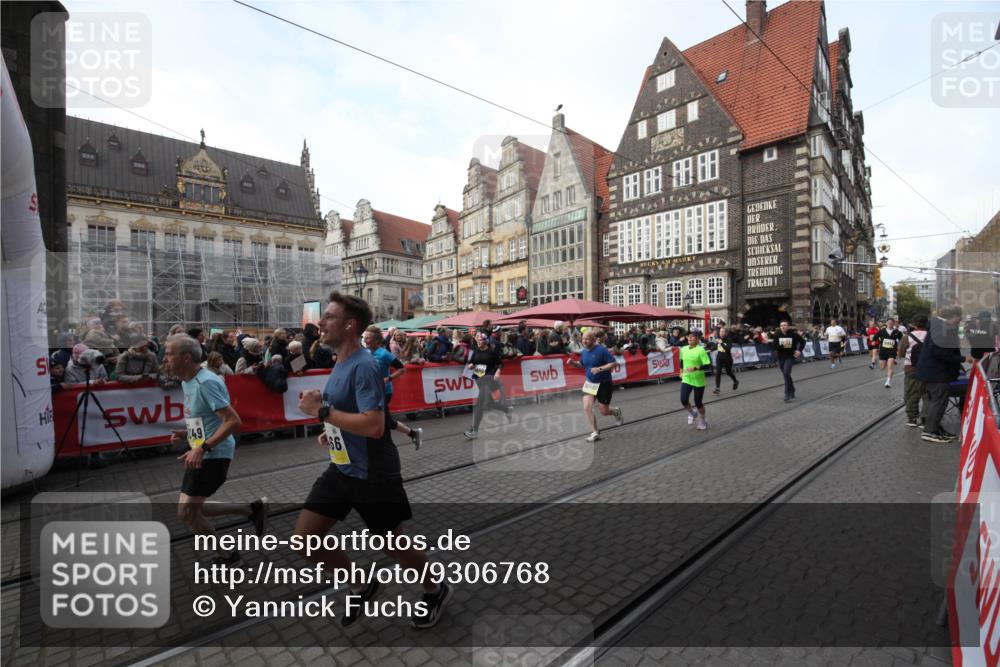 05.10.2025 - 20. swb-Marathon Bremen Yannick Fuchs http://msf.ph/oto/9306768 05.10.2025 10:53:17 Ziel 9449, 9834, 9956, 10242, 10349, 10460, 10466, 10806, 10958, 11377, 11510, 11512 meine-sportfotos.de