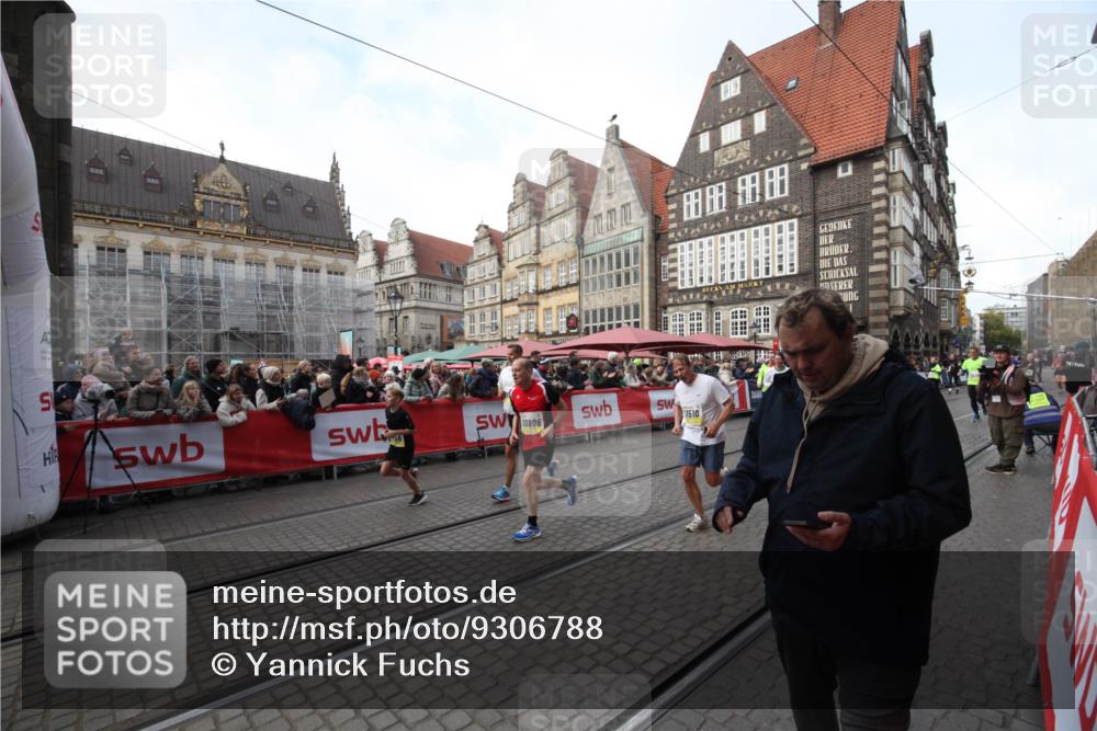 05.10.2025 - 20. swb-Marathon Bremen Yannick Fuchs http://msf.ph/oto/9306788 05.10.2025 10:53:22 Ziel 9263, 9539, 9956, 10317, 10806, 10993, 11175, 11510 meine-sportfotos.de