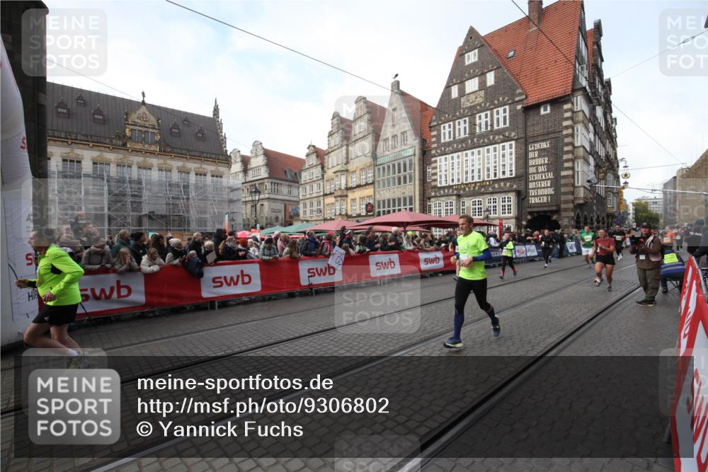 05.10.2025 - 20. swb-Marathon Bremen Yannick Fuchs http://msf.ph/oto/9306802 05.10.2025 10:53:26 Ziel 7193, 7251, 9263, 9539, 9717, 9868, 10057, 10302, 10317, 10335, 11174, 11175, 11616 meine-sportfotos.de