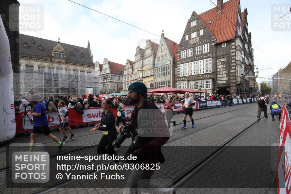 05.10.2025 - 20. swb-Marathon Bremen Yannick Fuchs http://msf.ph/oto/9306825 05.10.2025 10:53:34 Ziel 9957, 10369, 10468, 10655, 10934, 11545, 11716 meine-sportfotos.de