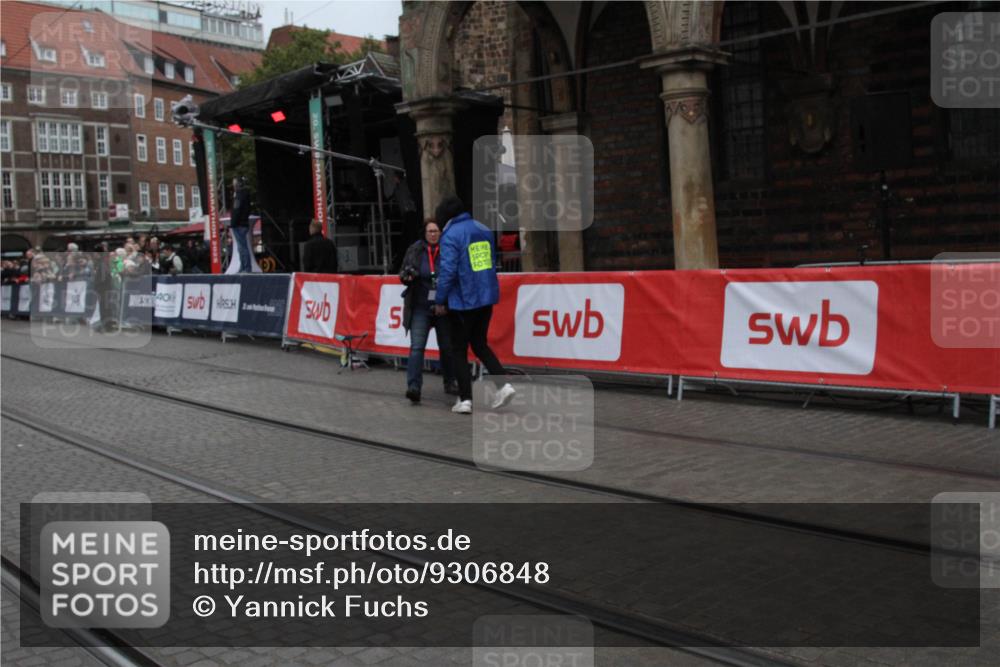 05.10.2025 - 20. swb-Marathon Bremen Yannick Fuchs http://msf.ph/oto/9306848 05.10.2025 12:00:58 Ziel  meine-sportfotos.de