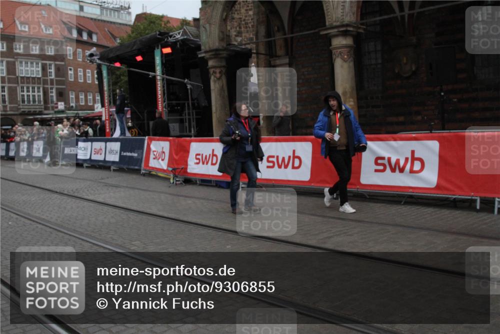 05.10.2025 - 20. swb-Marathon Bremen Yannick Fuchs http://msf.ph/oto/9306855 05.10.2025 12:01:00 Ziel  meine-sportfotos.de