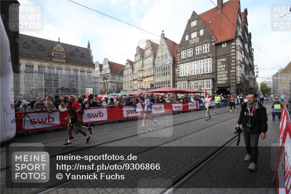 05.10.2025 - 20. swb-Marathon Bremen Yannick Fuchs http://msf.ph/oto/9306866 05.10.2025 10:53:57 Ziel 9456, 9701, 10046, 10484, 10616, 10696, 11445, 11533 meine-sportfotos.de