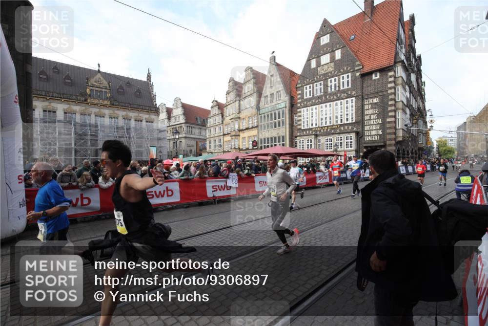 05.10.2025 - 20. swb-Marathon Bremen Yannick Fuchs http://msf.ph/oto/9306897 05.10.2025 10:54:08 Ziel 9520, 9807, 9835, 10019, 10075, 10631, 10662, 11151, 11303, 11339, 11432, 11593 meine-sportfotos.de