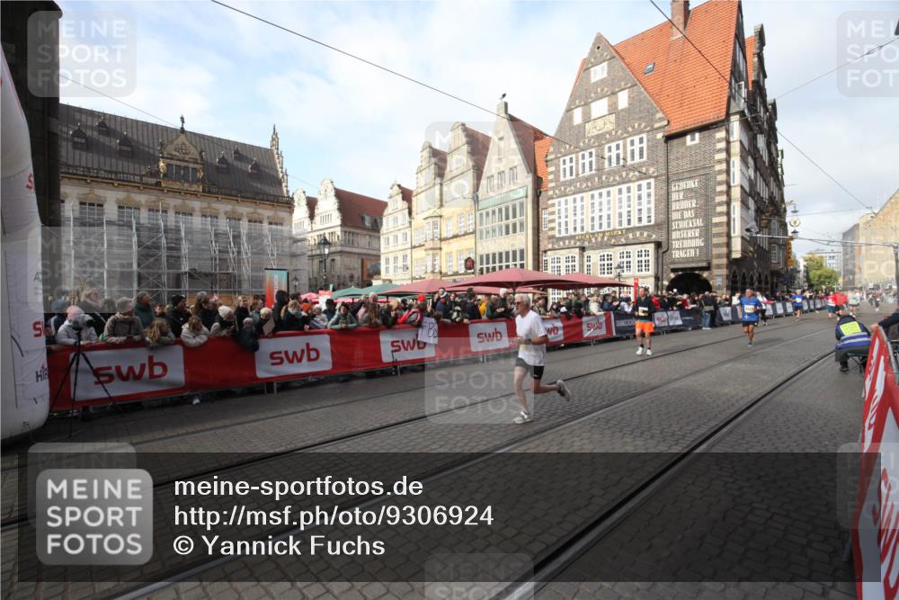 05.10.2025 - 20. swb-Marathon Bremen Yannick Fuchs http://msf.ph/oto/9306924 05.10.2025 10:54:25 Ziel 9407, 10915, 11040 meine-sportfotos.de