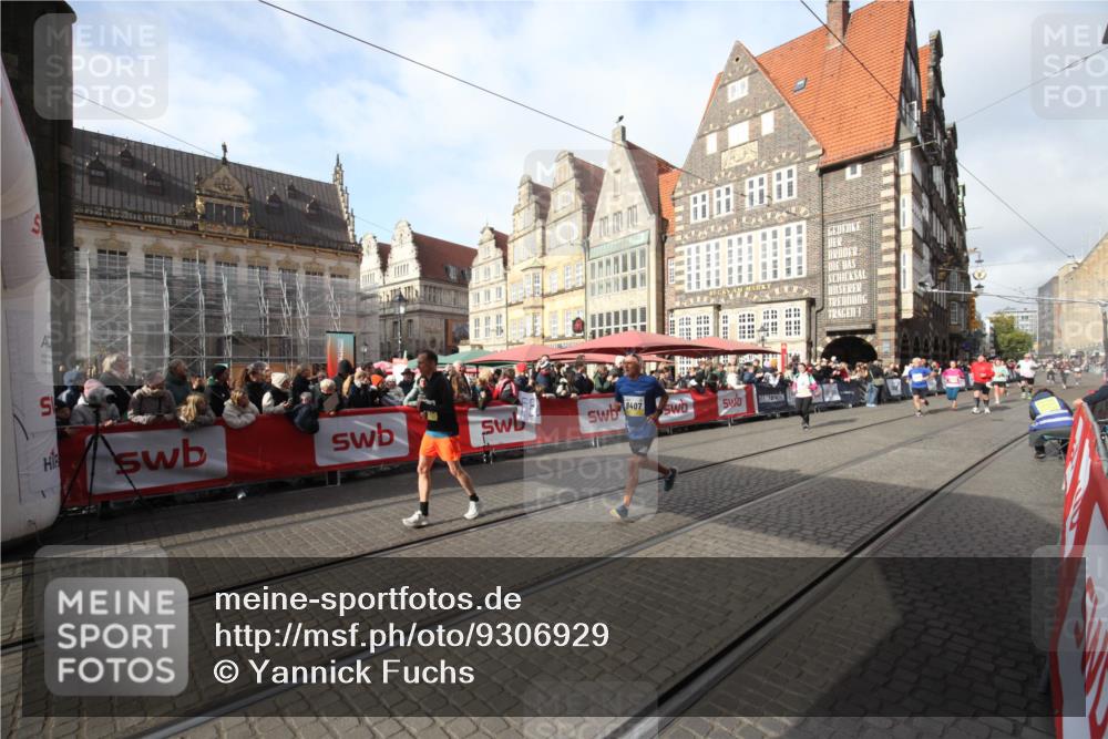 05.10.2025 - 20. swb-Marathon Bremen Yannick Fuchs http://msf.ph/oto/9306929 05.10.2025 10:54:28 Ziel 9392, 9407, 9633, 10097, 10810, 11040, 11271 meine-sportfotos.de