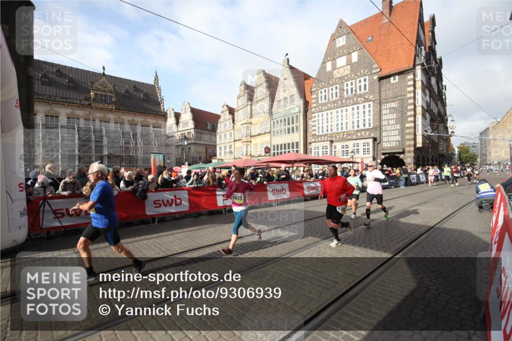 05.10.2025 - 20. swb-Marathon Bremen Yannick Fuchs http://msf.ph/oto/9306939 05.10.2025 10:54:33 Ziel 9392, 9633, 10032, 10097, 10178, 10810, 11045, 11089 meine-sportfotos.de