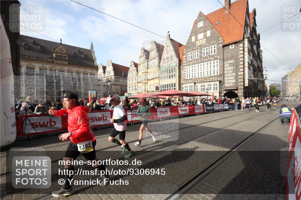 05.10.2025 - 20. swb-Marathon Bremen Yannick Fuchs http://msf.ph/oto/9306945 05.10.2025 10:54:34 Ziel 9367, 9392, 9633, 10032, 10178, 10810, 11045, 11089 meine-sportfotos.de