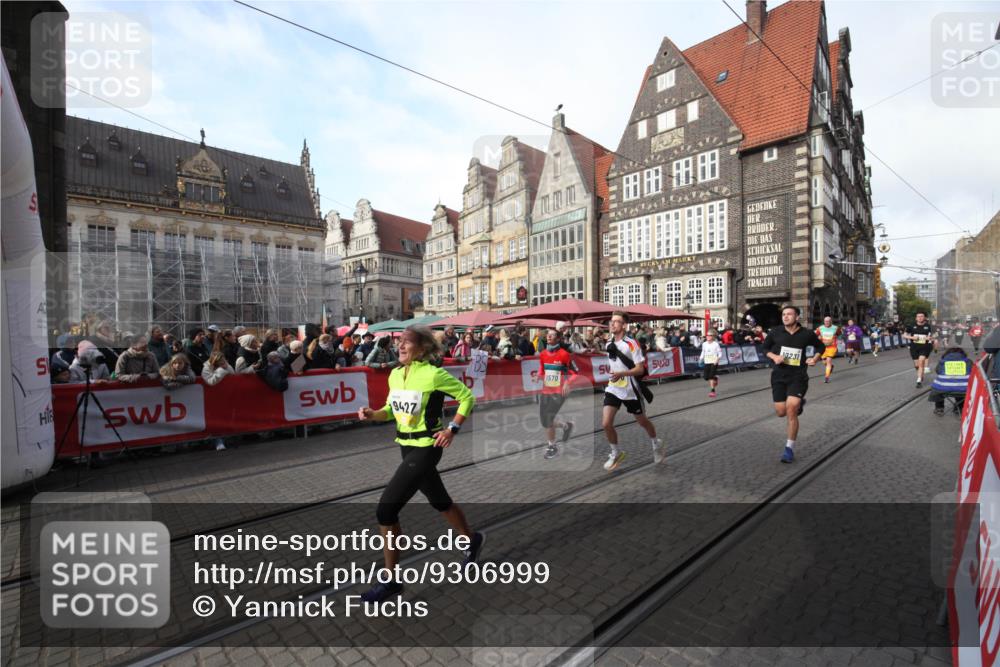 05.10.2025 - 20. swb-Marathon Bremen Yannick Fuchs http://msf.ph/oto/9306999 05.10.2025 10:55:02 Ziel 9427, 9475, 9570, 10231, 11320, 11470, 11507, 11523 meine-sportfotos.de