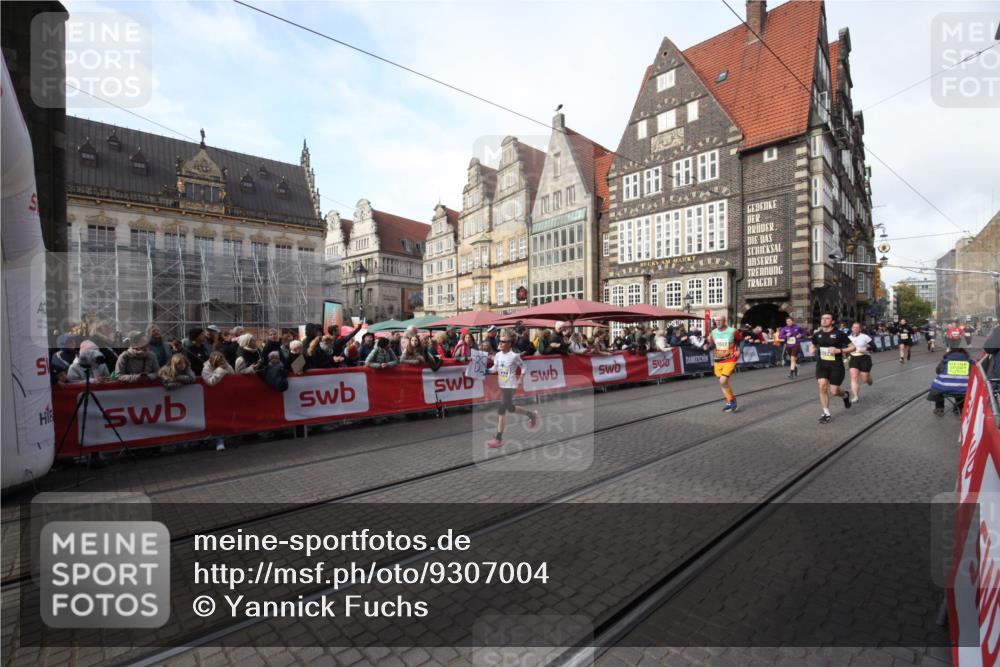 05.10.2025 - 20. swb-Marathon Bremen Yannick Fuchs http://msf.ph/oto/9307004 05.10.2025 10:55:04 Ziel 9475, 9791, 11320, 11507, 11523 meine-sportfotos.de