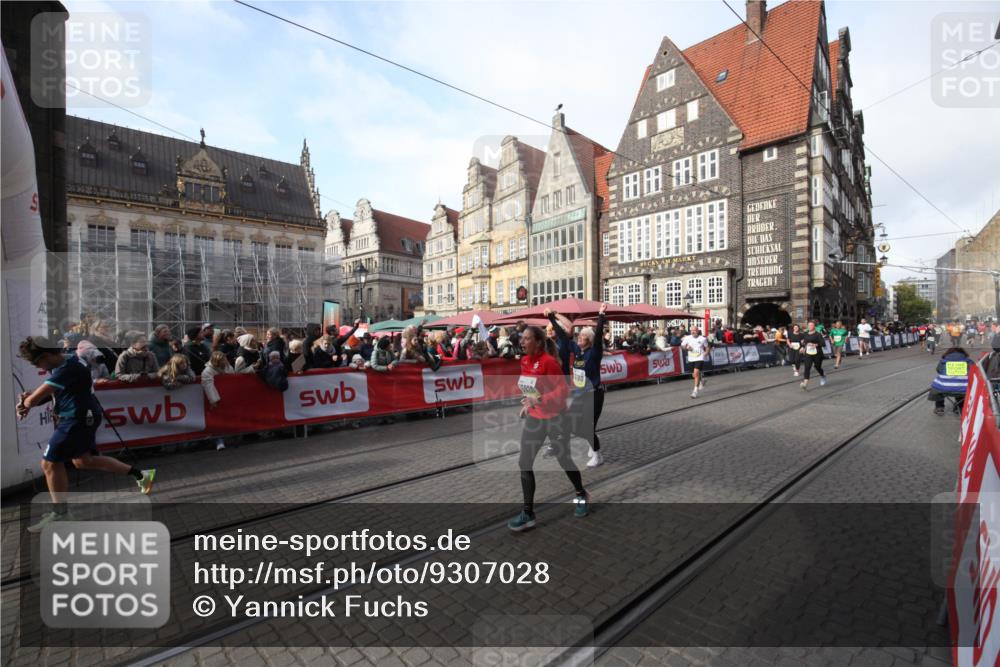 05.10.2025 - 20. swb-Marathon Bremen Yannick Fuchs http://msf.ph/oto/9307028 05.10.2025 10:55:12 Ziel 9176, 10014, 10034, 10180, 10307, 10920, 11317 meine-sportfotos.de