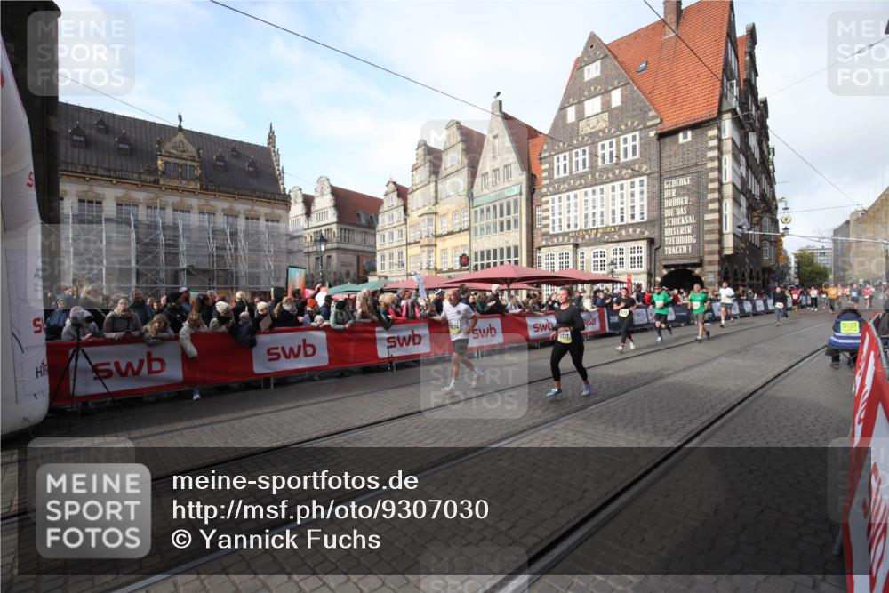 05.10.2025 - 20. swb-Marathon Bremen Yannick Fuchs http://msf.ph/oto/9307030 05.10.2025 10:55:14 Ziel 9176, 9318, 10003, 10034, 10180, 10307, 10326, 11317 meine-sportfotos.de