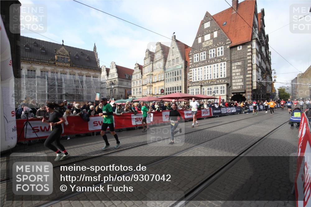 05.10.2025 - 20. swb-Marathon Bremen Yannick Fuchs http://msf.ph/oto/9307042 05.10.2025 10:55:18 Ziel 9176, 9318, 9881, 10003, 10326, 11042, 11140 meine-sportfotos.de
