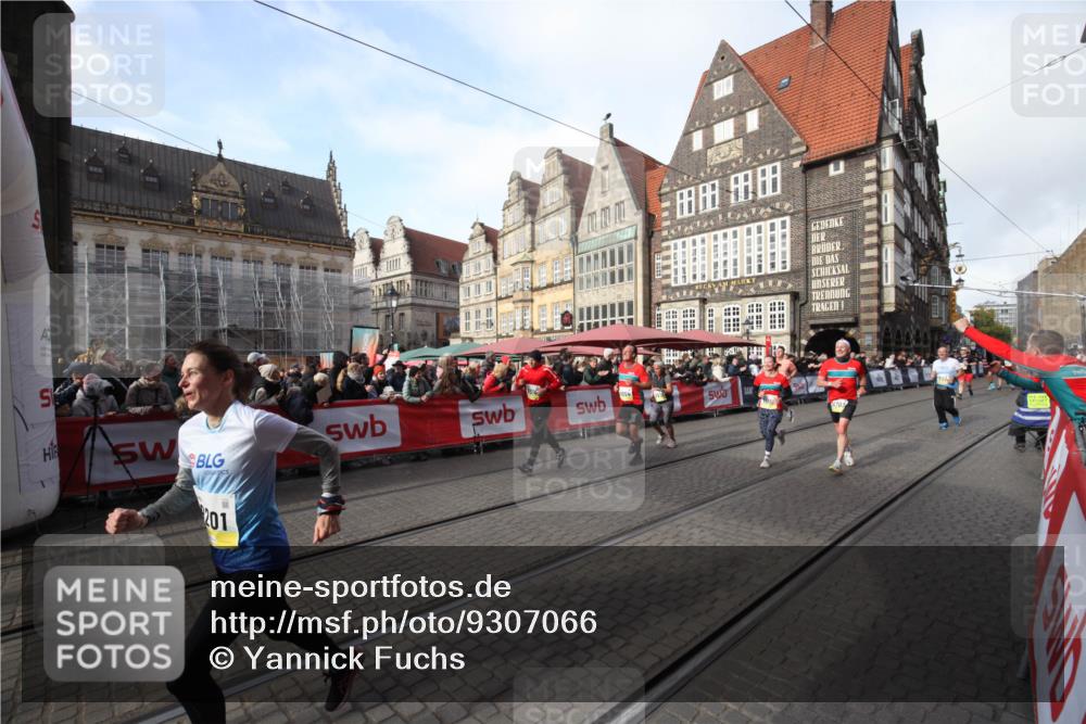 05.10.2025 - 20. swb-Marathon Bremen Yannick Fuchs http://msf.ph/oto/9307066 05.10.2025 10:55:25 Ziel 9201, 9350, 9514, 9654, 9933, 10116, 10260, 10970, 11115, 11380, 11431, 11702 meine-sportfotos.de