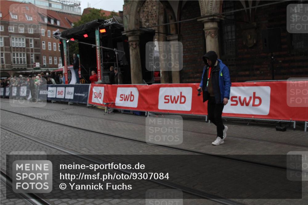 05.10.2025 - 20. swb-Marathon Bremen Yannick Fuchs http://msf.ph/oto/9307084 05.10.2025 12:01:54 Ziel  meine-sportfotos.de