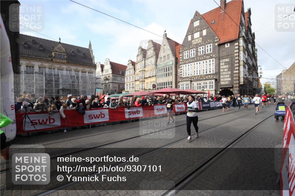 05.10.2025 - 20. swb-Marathon Bremen Yannick Fuchs http://msf.ph/oto/9307101 05.10.2025 10:55:38 Ziel 9492, 9720, 10107, 10195, 10262, 10745, 10757, 11197 meine-sportfotos.de