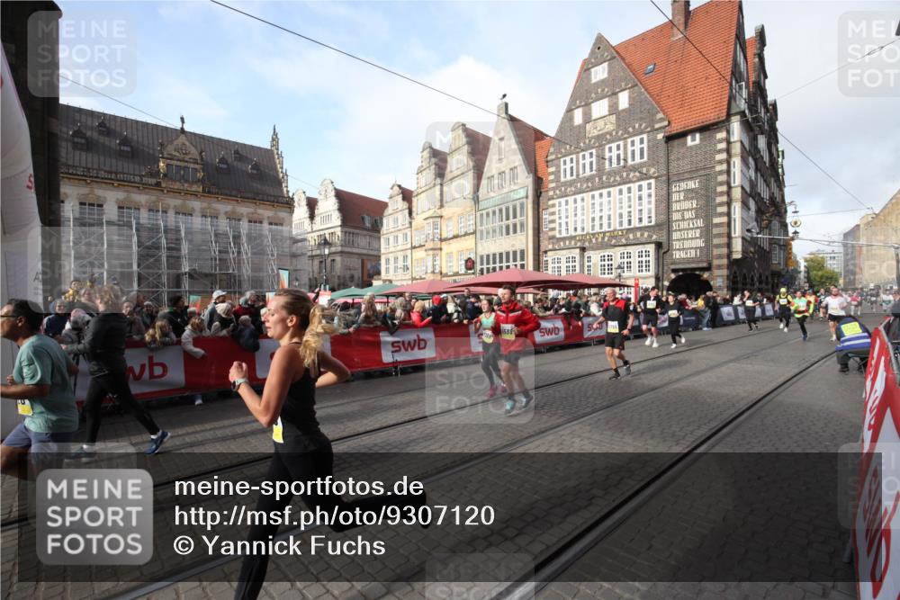 05.10.2025 - 20. swb-Marathon Bremen Yannick Fuchs http://msf.ph/oto/9307120 05.10.2025 10:55:43 Ziel 7165, 9195, 9197, 9720, 10088, 10107, 10195, 10475, 10755, 10909, 11081, 11586, 11588 meine-sportfotos.de