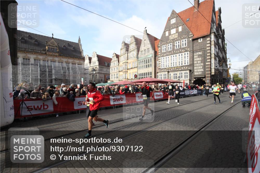 05.10.2025 - 20. swb-Marathon Bremen Yannick Fuchs http://msf.ph/oto/9307122 05.10.2025 10:55:44 Ziel 7165, 9195, 9197, 10088, 10475, 10755, 10909, 11081, 11586, 11588 meine-sportfotos.de