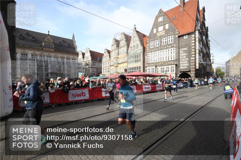 05.10.2025 - 20. swb-Marathon Bremen Yannick Fuchs http://msf.ph/oto/9307158 05.10.2025 10:55:54 Ziel 9521, 10253, 10385, 10610, 10653, 11052, 11249, 11439 meine-sportfotos.de