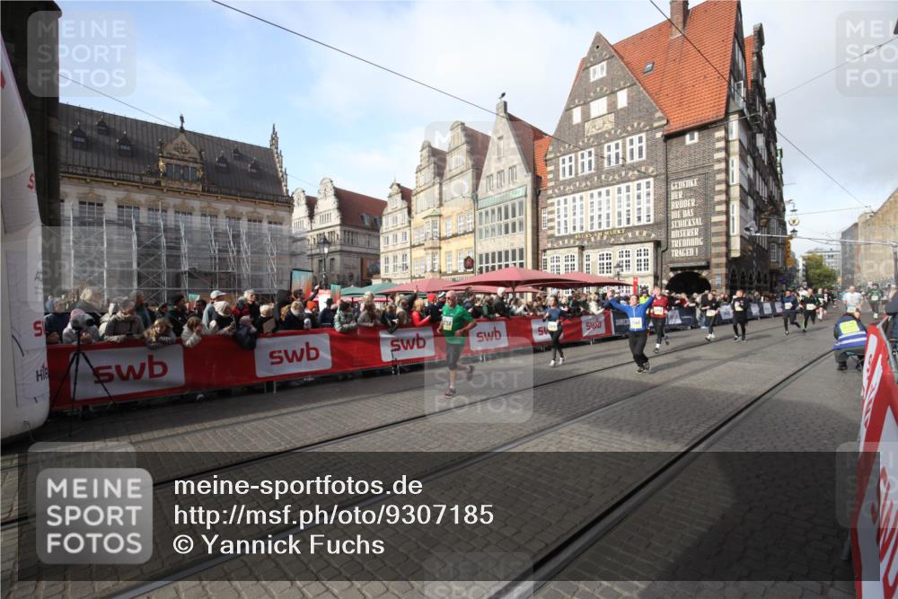 05.10.2025 - 20. swb-Marathon Bremen Yannick Fuchs http://msf.ph/oto/9307185 05.10.2025 10:56:05 Ziel 9541, 9950, 10015, 10394, 10641, 10675, 10758, 10959, 11148, 11626 meine-sportfotos.de