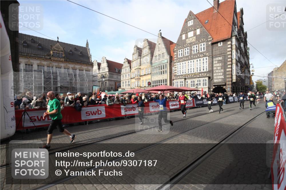 05.10.2025 - 20. swb-Marathon Bremen Yannick Fuchs http://msf.ph/oto/9307187 05.10.2025 10:56:06 Ziel 9541, 9950, 10015, 10394, 10641, 10675, 10758, 10959, 11148, 11626 meine-sportfotos.de