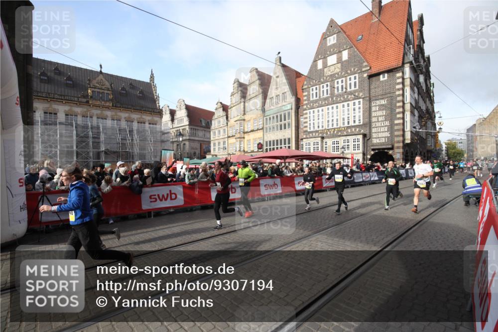 05.10.2025 - 20. swb-Marathon Bremen Yannick Fuchs http://msf.ph/oto/9307194 05.10.2025 10:56:08 Ziel 9541, 9950, 10006, 10015, 10394, 10641, 10664, 10675, 10959, 11095, 11148, 11626 meine-sportfotos.de