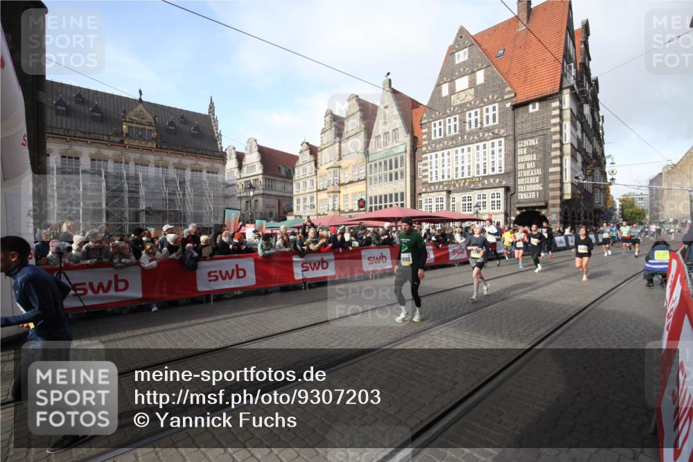 05.10.2025 - 20. swb-Marathon Bremen Yannick Fuchs http://msf.ph/oto/9307203 05.10.2025 10:56:11 Ziel 9541, 9811, 10006, 10009, 10664, 10989, 11095, 11620, 11693 meine-sportfotos.de