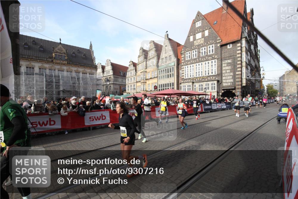 05.10.2025 - 20. swb-Marathon Bremen Yannick Fuchs http://msf.ph/oto/9307216 05.10.2025 10:56:14 Ziel 9811, 9855, 9968, 10006, 10009, 10989, 11095, 11366, 11620, 11630, 11693 meine-sportfotos.de