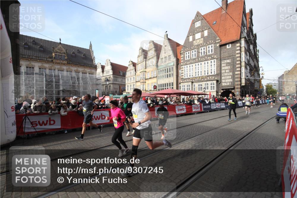 05.10.2025 - 20. swb-Marathon Bremen Yannick Fuchs http://msf.ph/oto/9307245 05.10.2025 10:56:21 Ziel 9258, 10196, 10992, 11364, 11554, 11741 meine-sportfotos.de
