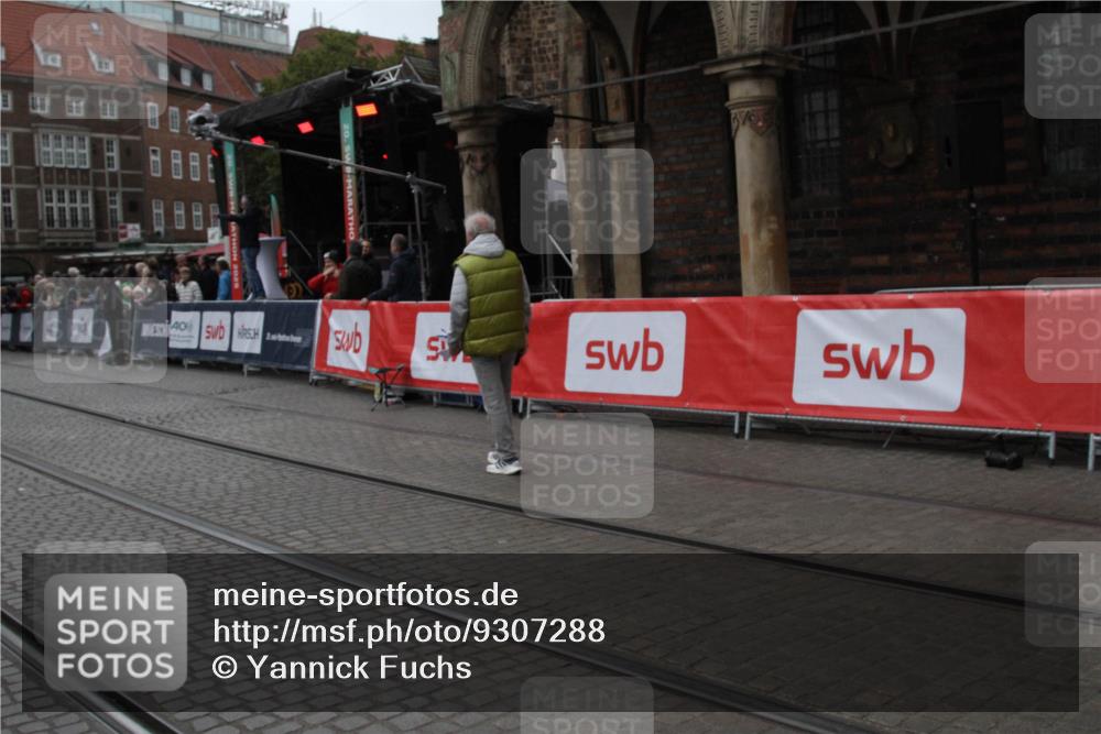 05.10.2025 - 20. swb-Marathon Bremen Yannick Fuchs http://msf.ph/oto/9307288 05.10.2025 12:03:07 Ziel  meine-sportfotos.de