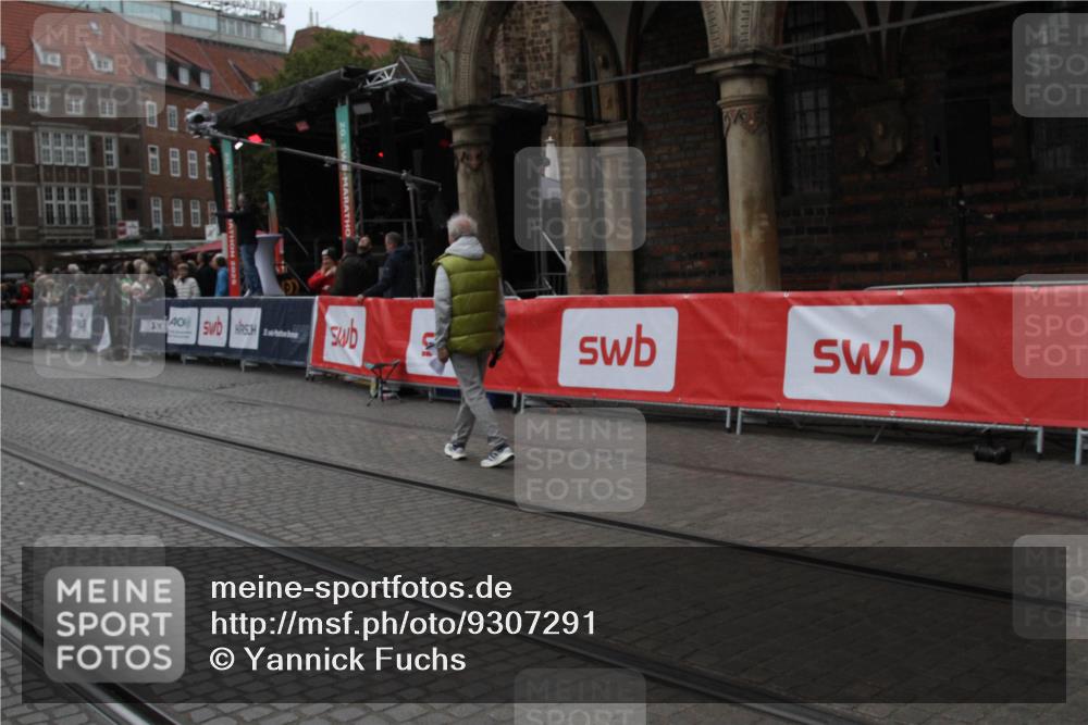 05.10.2025 - 20. swb-Marathon Bremen Yannick Fuchs http://msf.ph/oto/9307291 05.10.2025 12:03:08 Ziel  meine-sportfotos.de