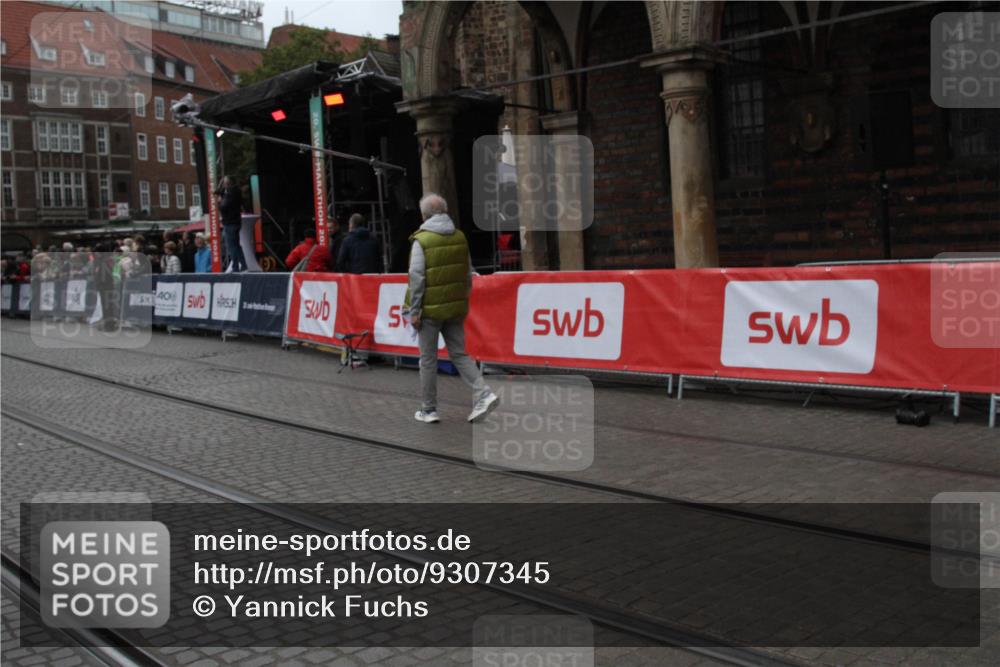 05.10.2025 - 20. swb-Marathon Bremen Yannick Fuchs http://msf.ph/oto/9307345 05.10.2025 12:03:17 Ziel  meine-sportfotos.de