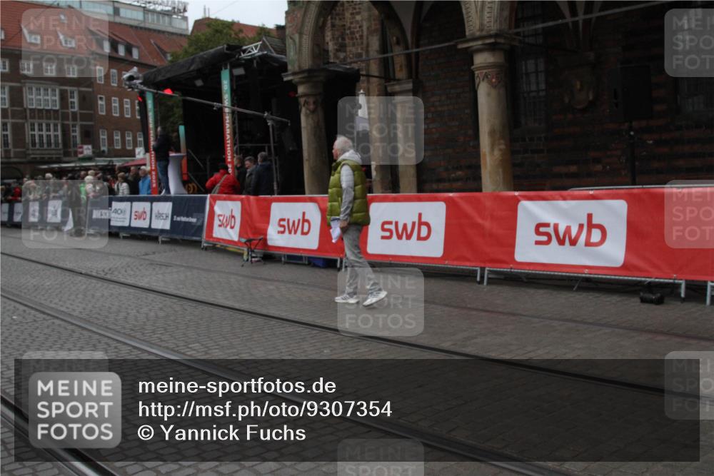 05.10.2025 - 20. swb-Marathon Bremen Yannick Fuchs http://msf.ph/oto/9307354 05.10.2025 12:03:18 Ziel  meine-sportfotos.de