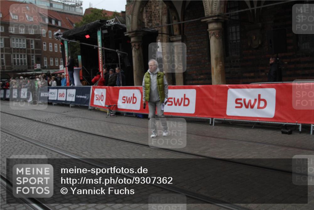 05.10.2025 - 20. swb-Marathon Bremen Yannick Fuchs http://msf.ph/oto/9307362 05.10.2025 12:03:19 Ziel  meine-sportfotos.de