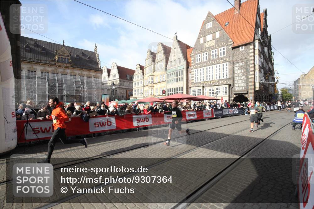 05.10.2025 - 20. swb-Marathon Bremen Yannick Fuchs http://msf.ph/oto/9307364 05.10.2025 10:57:06 Ziel 9451, 9797, 9937, 10069, 10867, 11435, 11566 meine-sportfotos.de
