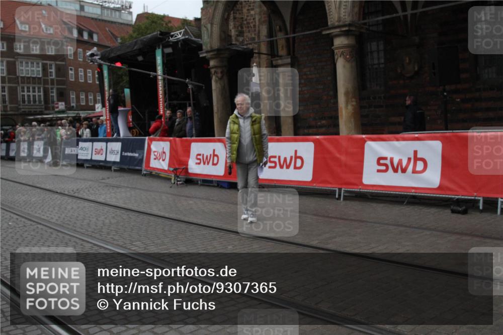 05.10.2025 - 20. swb-Marathon Bremen Yannick Fuchs http://msf.ph/oto/9307365 05.10.2025 12:03:19 Ziel  meine-sportfotos.de