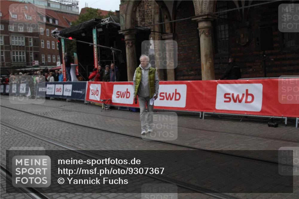 05.10.2025 - 20. swb-Marathon Bremen Yannick Fuchs http://msf.ph/oto/9307367 05.10.2025 12:03:20 Ziel  meine-sportfotos.de