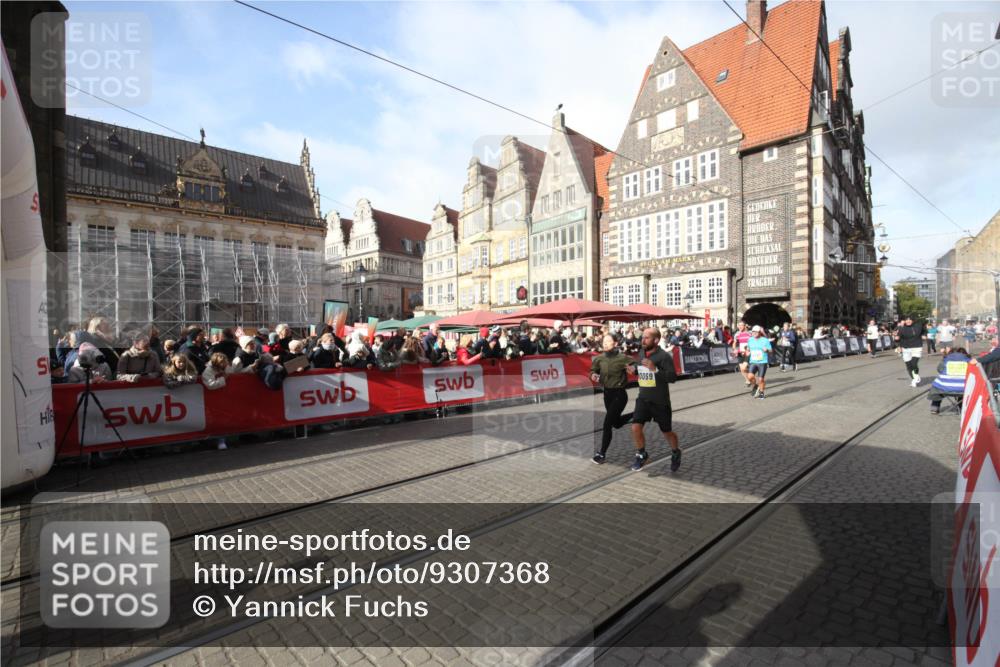 05.10.2025 - 20. swb-Marathon Bremen Yannick Fuchs http://msf.ph/oto/9307368 05.10.2025 10:57:07 Ziel 5172, 9451, 9797, 9937, 10069, 11435, 11566 meine-sportfotos.de