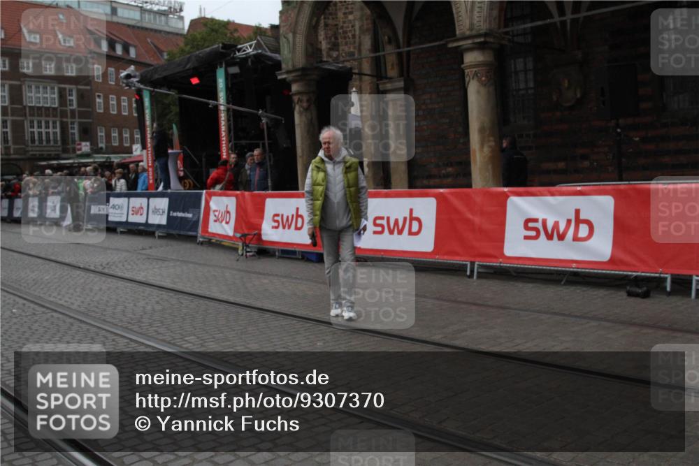 05.10.2025 - 20. swb-Marathon Bremen Yannick Fuchs http://msf.ph/oto/9307370 05.10.2025 12:03:20 Ziel  meine-sportfotos.de