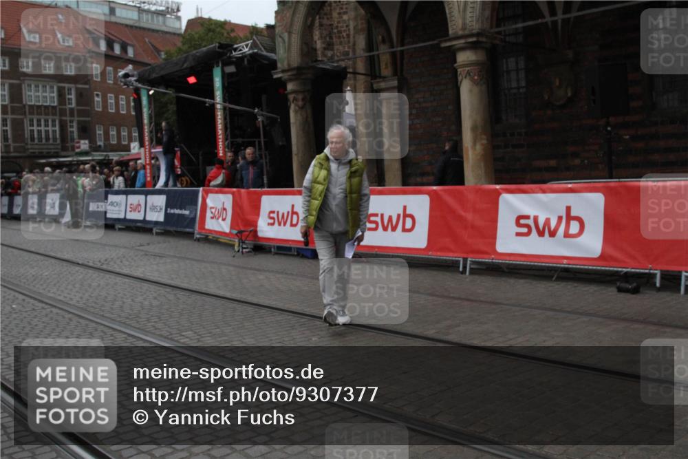 05.10.2025 - 20. swb-Marathon Bremen Yannick Fuchs http://msf.ph/oto/9307377 05.10.2025 12:03:21 Ziel  meine-sportfotos.de