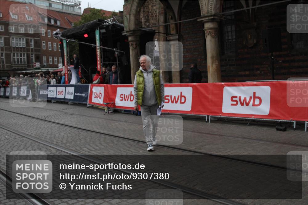 05.10.2025 - 20. swb-Marathon Bremen Yannick Fuchs http://msf.ph/oto/9307380 05.10.2025 12:03:21 Ziel  meine-sportfotos.de