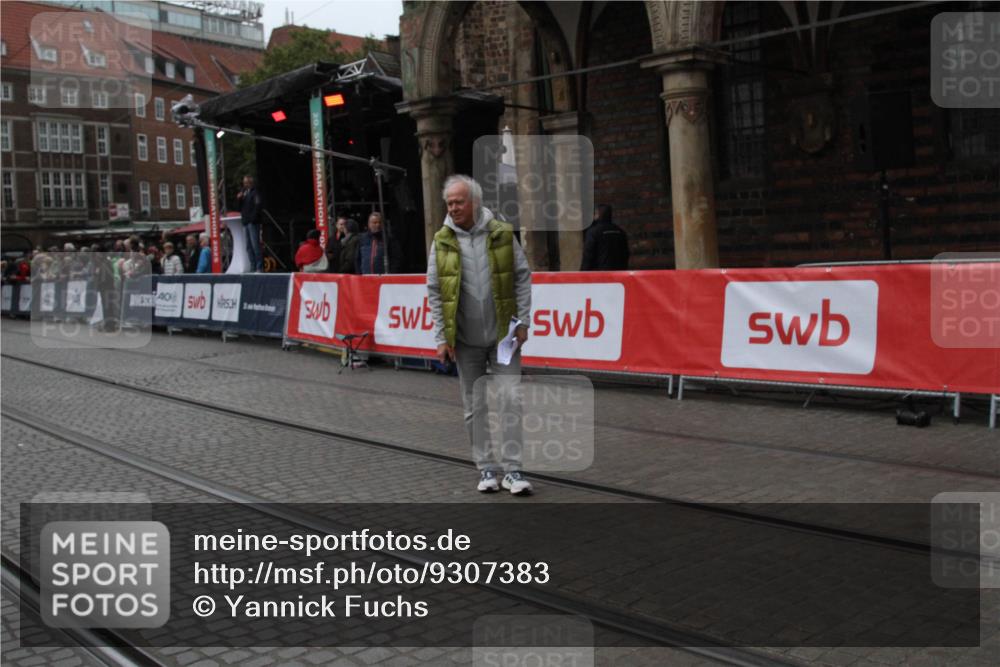 05.10.2025 - 20. swb-Marathon Bremen Yannick Fuchs http://msf.ph/oto/9307383 05.10.2025 12:03:22 Ziel  meine-sportfotos.de