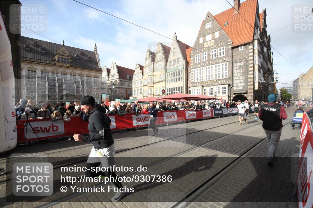 05.10.2025 - 20. swb-Marathon Bremen Yannick Fuchs http://msf.ph/oto/9307386 05.10.2025 10:57:11 Ziel 5172, 9231, 9314, 9577, 9797, 10545, 11138, 11202, 11435, 11566 meine-sportfotos.de