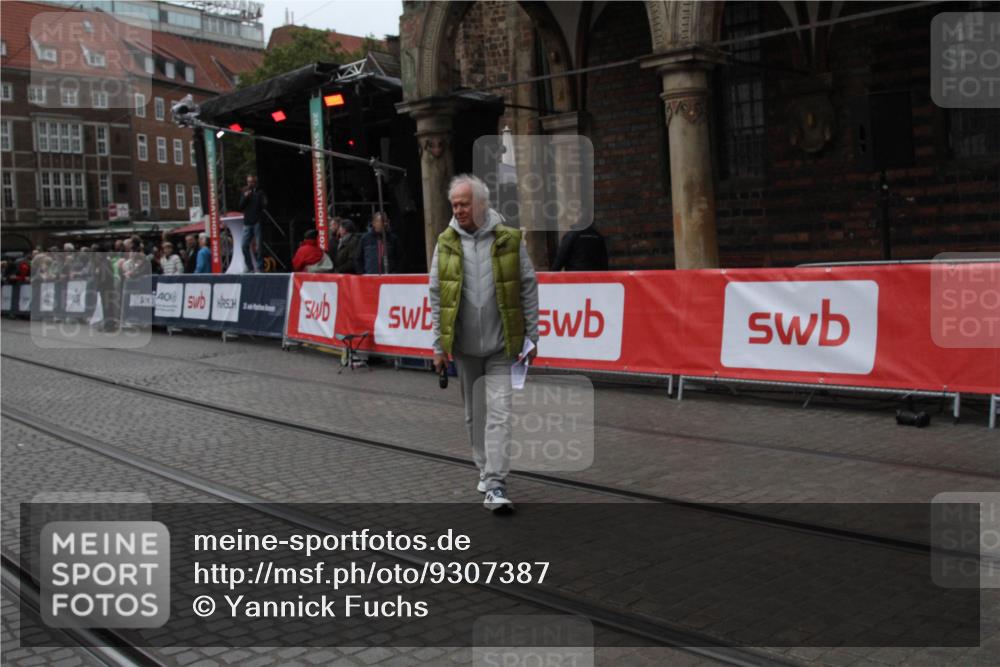 05.10.2025 - 20. swb-Marathon Bremen Yannick Fuchs http://msf.ph/oto/9307387 05.10.2025 12:03:22 Ziel  meine-sportfotos.de