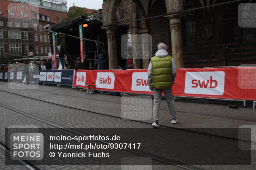 05.10.2025 - 20. swb-Marathon Bremen Yannick Fuchs http://msf.ph/oto/9307417 05.10.2025 12:03:40 Ziel  meine-sportfotos.de
